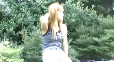 El castor sin afeitar está listo para el sexo por la mañana