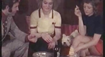 Arrastrada a la cama por su marido para follar