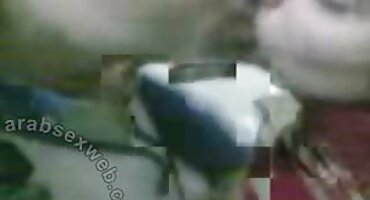 Hermosa rubia se corre en la pimienta brutal