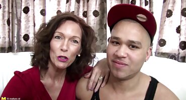 Filmada en posiciones depravadas con una buena polla