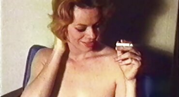 Chico se folla a chica en el culo a la derecha en la leva