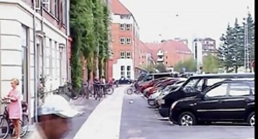 El novio espera a su amada para tener sexo con el taxista