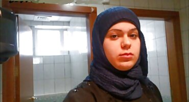 Deportista follada por el culo por dos hermosas chicas