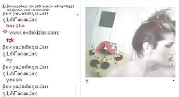 De pelo negro buen culo y dedos de los pies traviesos