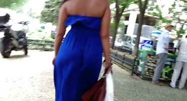 Elegante MILF sirve la polla del prisionero