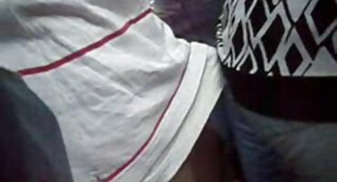 Jock se folla a la masajista y la alimenta con semen