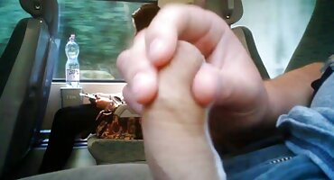 Morena en diferentes poses salta sobre la polla de un chico