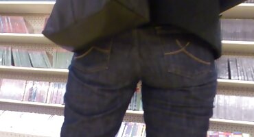 Morena se corre durante el sexo clásico