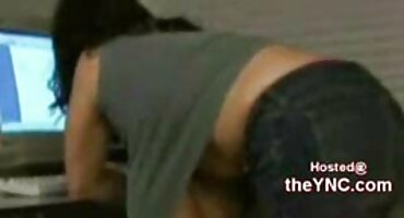 Cornudo se quita el teléfono mientras su novia es follada