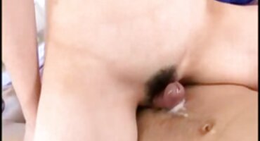 Tres hombres tienen belleza natural en todas las grietas