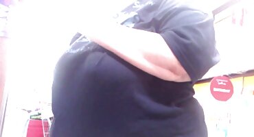 Mulata tetona acarició suavemente su falo