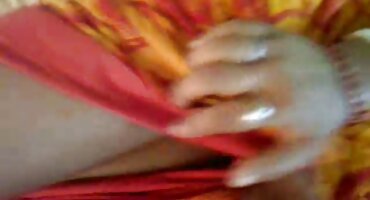 Salto mortal rubia disponible en el pene de una camioneta.