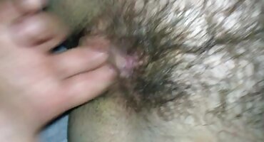 Salta sobre una polla negra