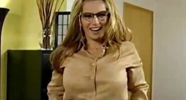 El tipo ni siquiera podía imaginar follar con una belleza en la biblioteca