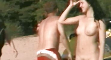 Dio una emoción inolvidable, aplastando a la chica en su culo