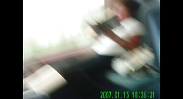 Estudiante latina impala con un palo grande