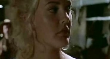 Chica de pelo rizado