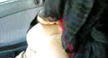 Tan sabroso jugaba con un juguete que me tiraba sobre la polla