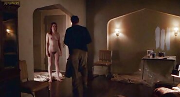 Esbelta en la cocina digitación coño