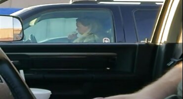 Sexo anal penetrante para rubia en pantimedias