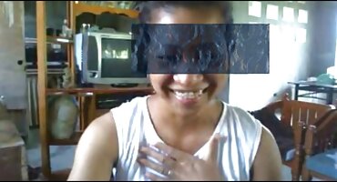 Un compañero de viaje rubio estaba en la litera del conductor