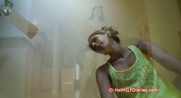 Rubia Se prepara por el culo para follar con su novio cola anal