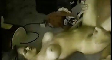 Instruyendo al entrenador en el coño de una MILF tetona