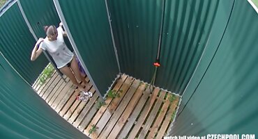 Se masturba el clítoris