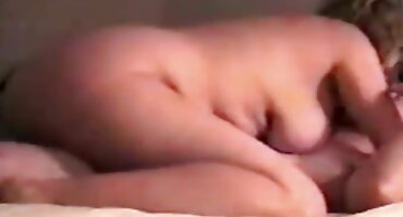 Gafas tonto está feliz de chupar en la leva, calmar la lujuria