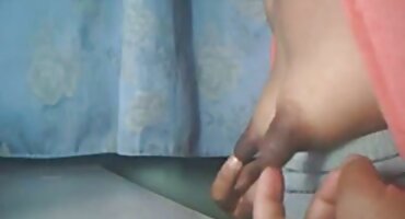 Se sienta en una polla