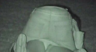 Nena en bikini montando la polla de su amante