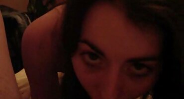 Glamorosa rubia de grandes tetas folla duro y frota apasionadamente su ordeño