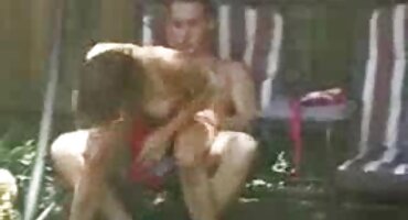 Dos chicas tuvieron sexo después de una sesión de espíritu