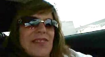 Milf tetona engaña a su marido con un chico joven