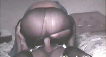 Bestia juguetona abre el culo para follar con un hombre