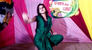 Chica bronceada Paja con los pies y follada por el culo